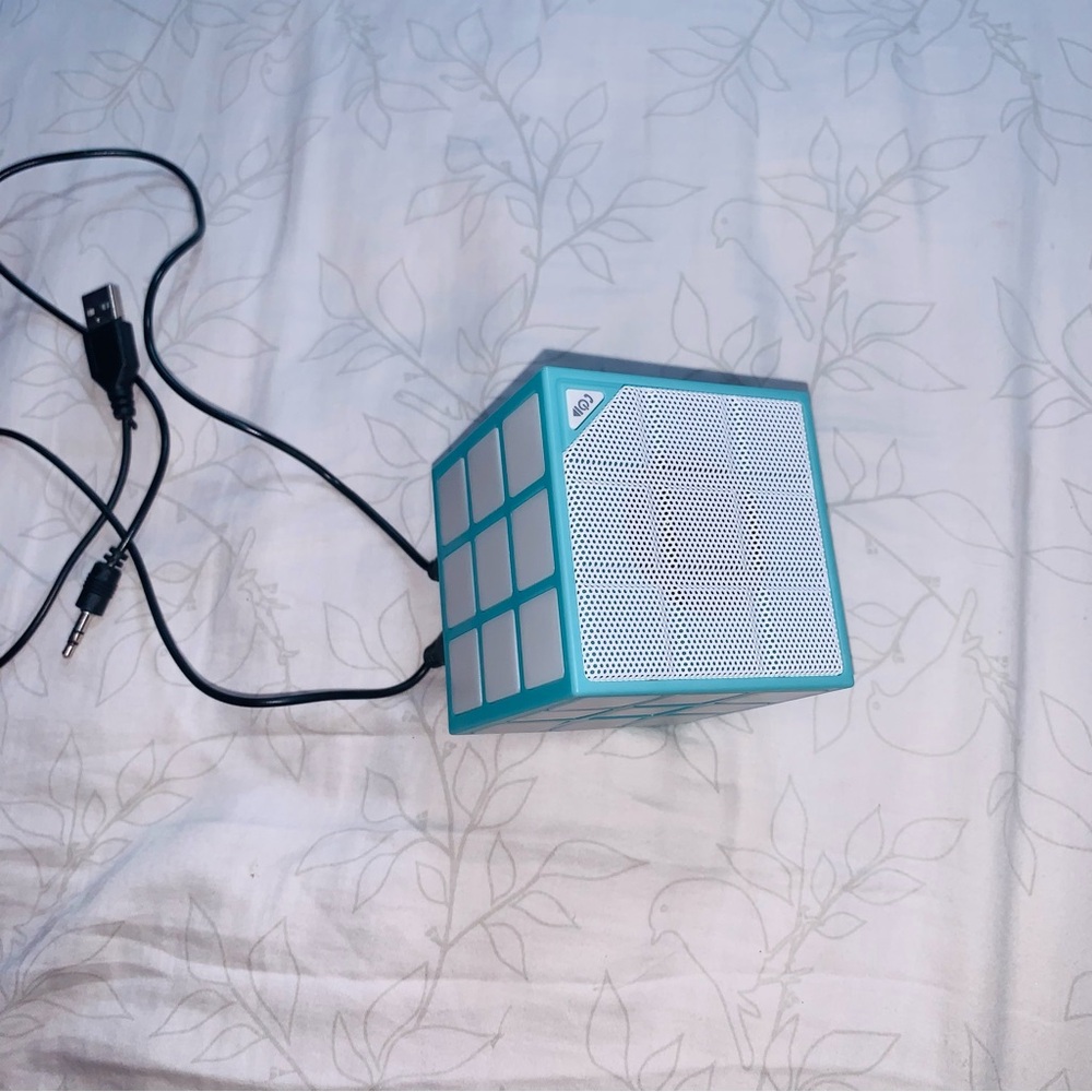 Rubiks cube speaker